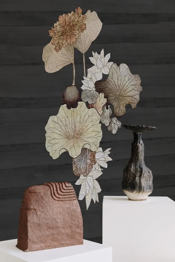 Kuma floral pattern vinyl wallpaper by Wall&Decò