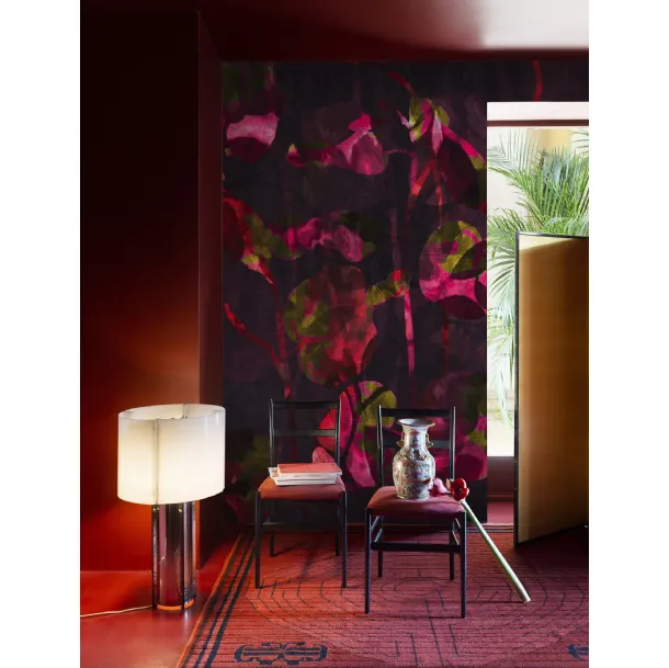 Vinyl wallpaper Passion with reinterpreted flowers and contemporary graphics by Wall&Decò