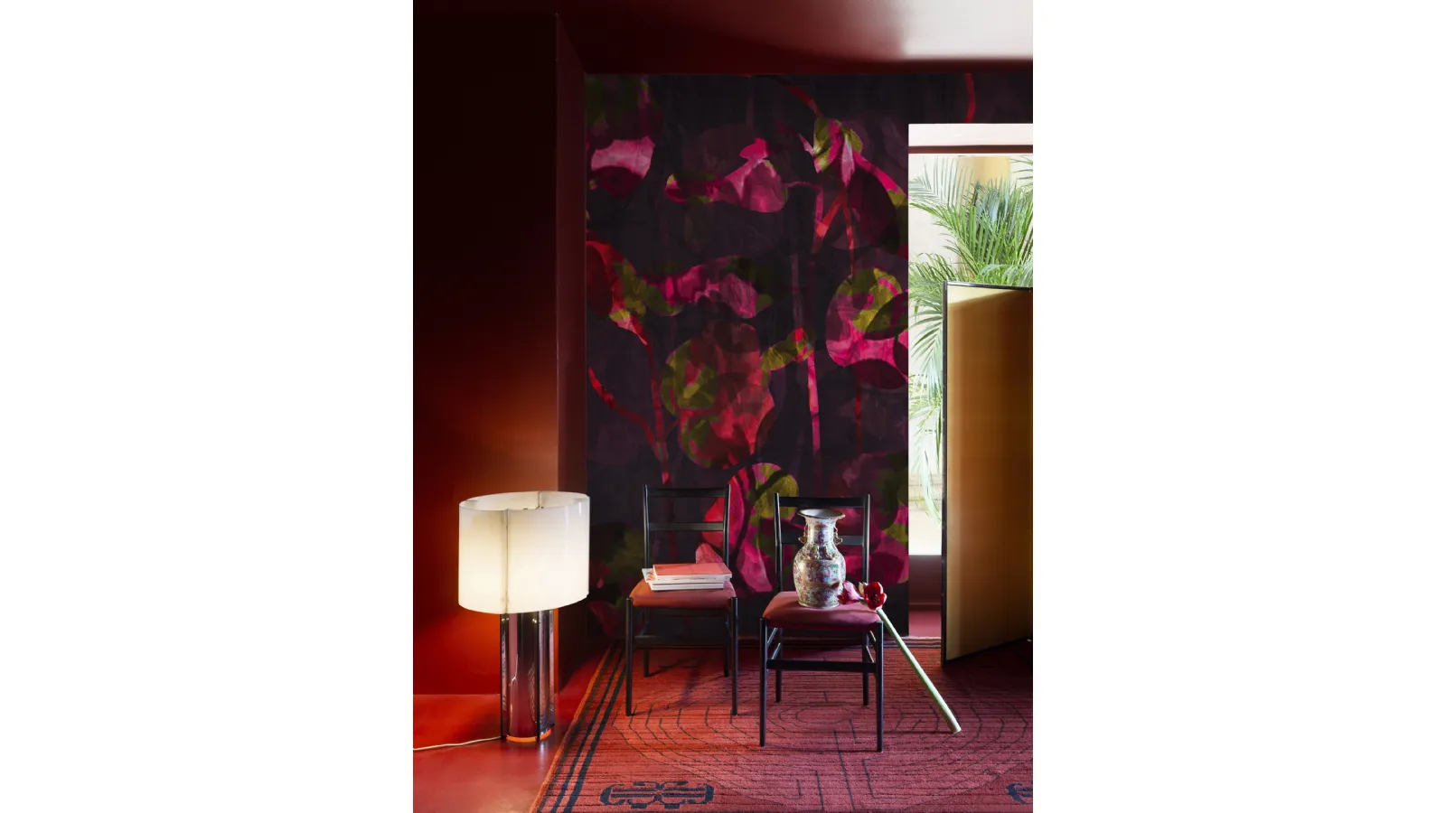 Vinyl wallpaper Passion with reinterpreted flowers and contemporary graphics by Wall&Decò