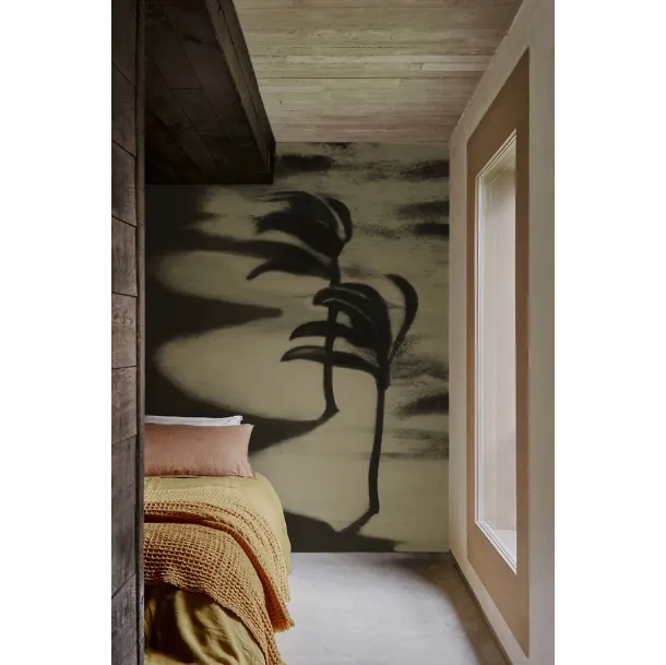Wallpaper with wind-blown palm trees Soulmates by Wall&Decò