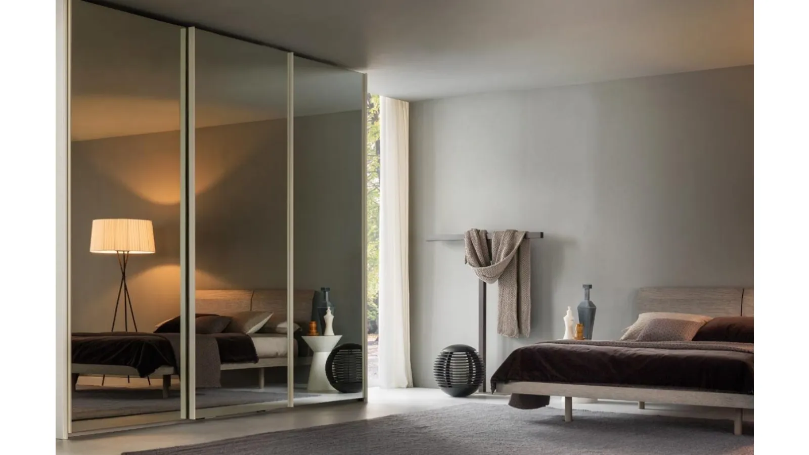 Arizona wardrobe with sliding mirrored doors by Giellesse
