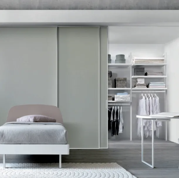 White Simply comp 316 walk-in closet by Doal