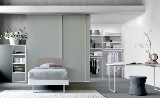 White Simply comp 316 walk-in closet by Doal