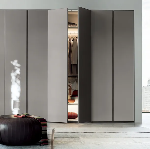 Custom wardrobe with Emery lacquered glass swing doors by Lema
