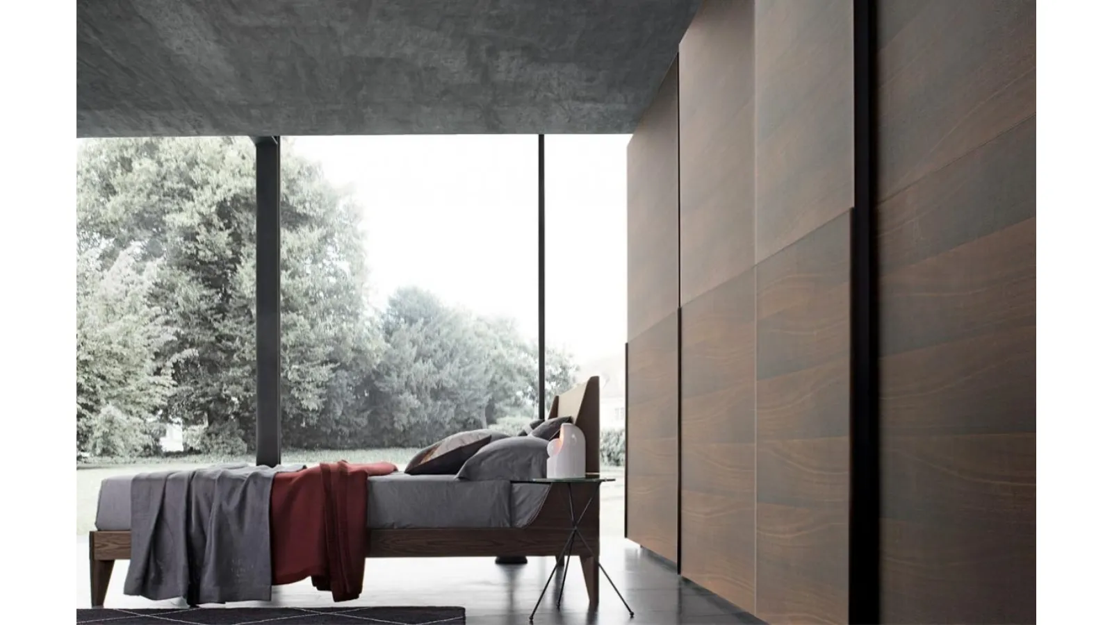 Heron sliding door wardrobe in Giellesse Oak