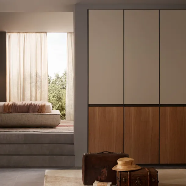 Lena wardrobe with hinged doors in lacquered finish and Lema essence